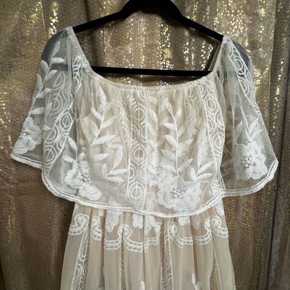 Baltic Born Leon Off Shoulder White Floral Lace Boho Maxi Dress Medium NWT - Picture 4 of 9